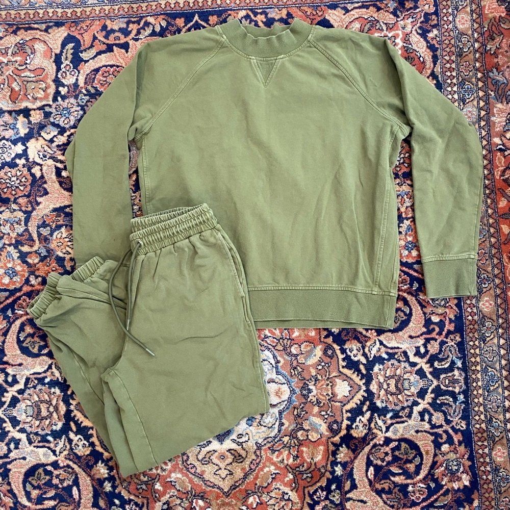 Richer Poorer Stretch Sweatshirt and Sweats in Green sz M